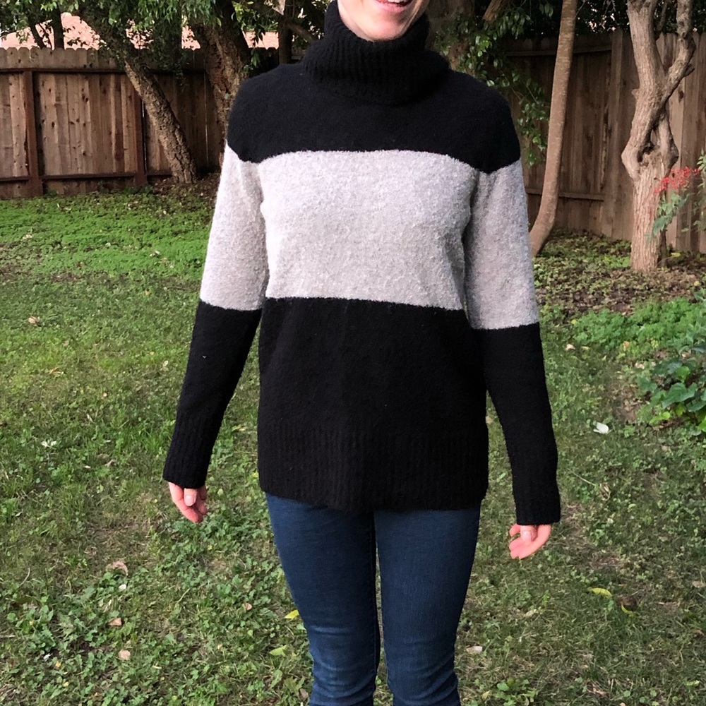 Banana Republic sweater - Picture 2 of 4